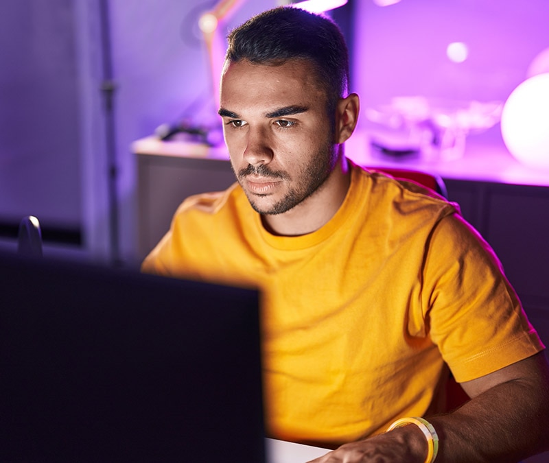 Qu'est-ce que le navigateur Tor et comment est-il utilisé pour accéder au Dark Web ?